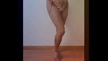 teen shows perfect ass on webcam