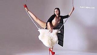 Flexible italian dancer cums from double penetration