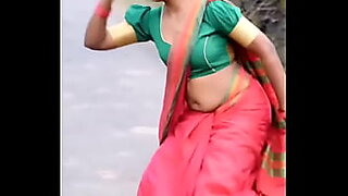 indian aunty hot navel romance