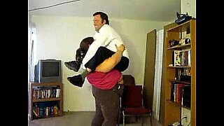 amazon women lift and carry small man