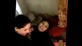 mom and son sllipping bed