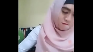 awek tudung tetek besar hisa