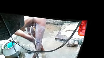 tamil black anty nude bathing