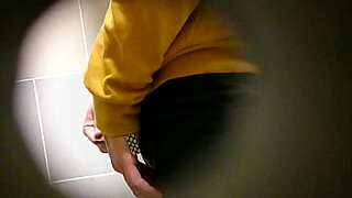 small angle public pissing