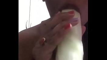 teen girl fucks cucumber