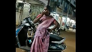 aunty flashing delivery boy