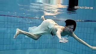 mom sex swiming pool