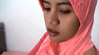 jilbab pink main dengan bule