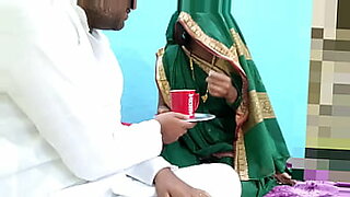 desi indian aunty drinking the cum