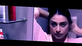 zareen khan boobs