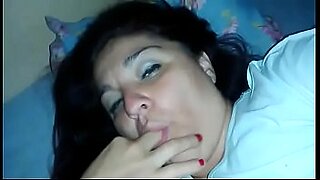 casada brincando na webcam