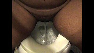 girl tube pee