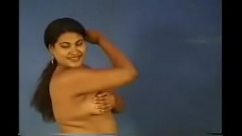 bathing srilankan